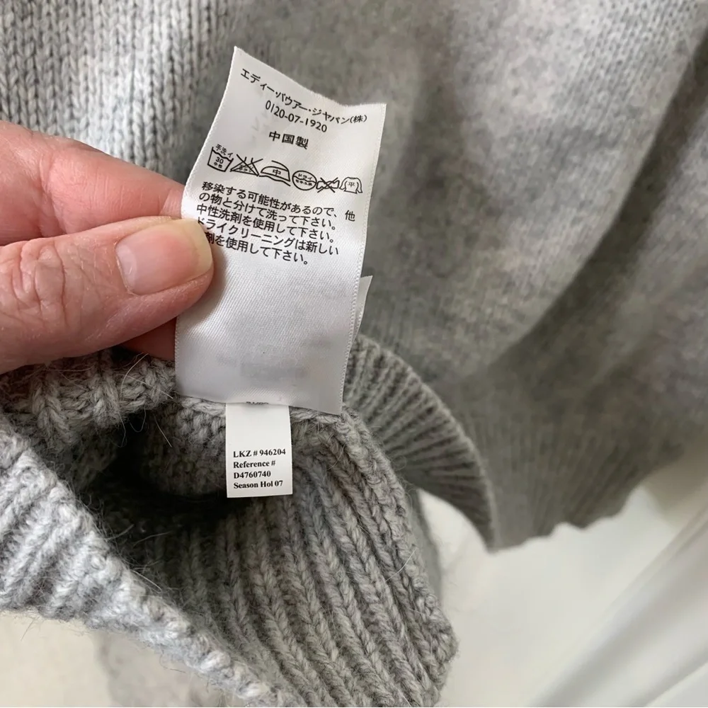 Eddie Bauer grey wool blend zippered vest sweater with faux fur collar. Size XXL